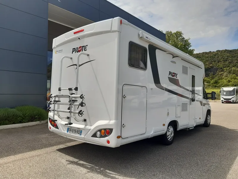 P746 GJ ESSENTIEL